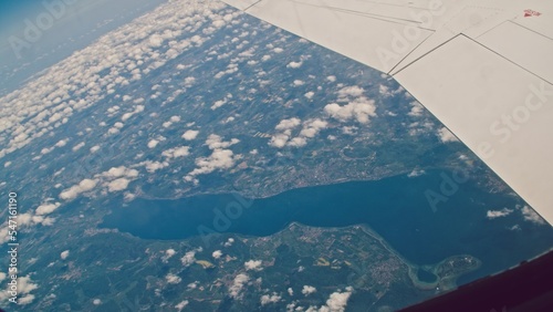 Avion de ligne en vol à haute altitude