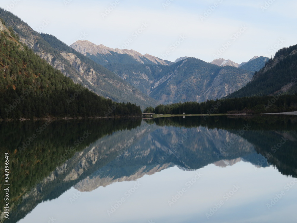 Bergspiegelung am See