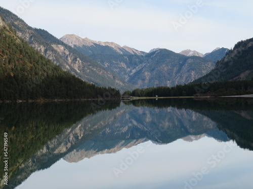 Bergspiegelung am See