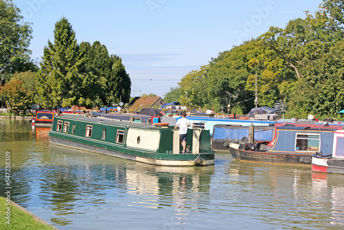 Narrow boats on the Kennet and Avon Canal, Wiltshire Fototapeta
