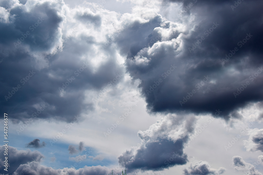 Obraz premium Photo of a cloudy sky in the summer before the rain