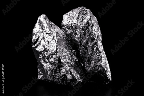 scandium, rare metal, used in industry to improve aluminum, found in some minerals in Scandinavia photo