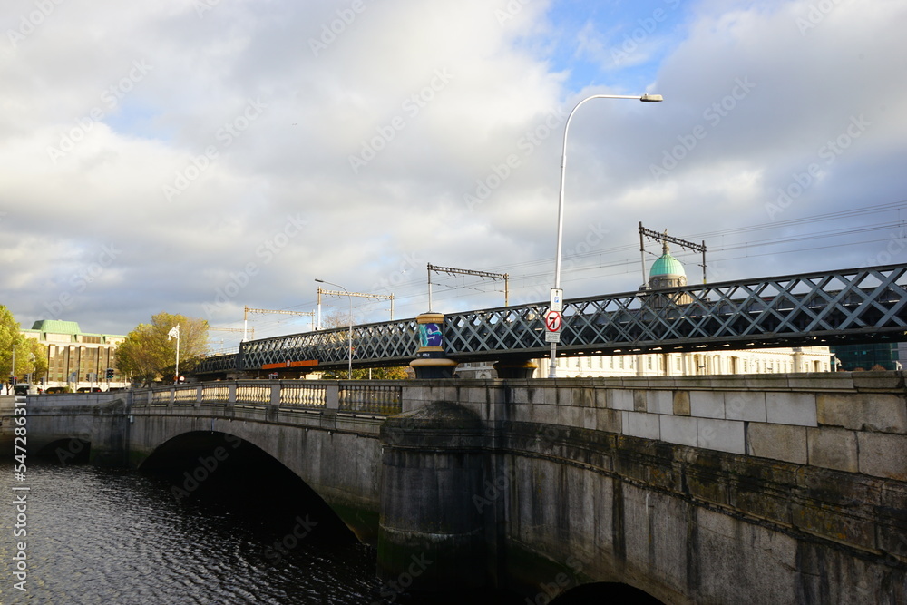 Fototapeta premium Bridge over River Liffey and City View of Dublin City in Ireland