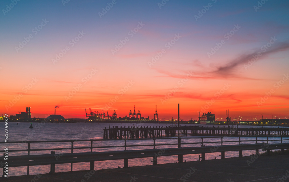 Obraz premium sunset over the river
