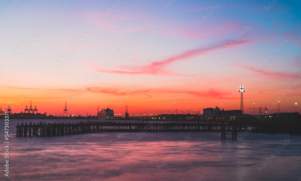 Fototapeta premium Sunset over the river in Southampton, UK