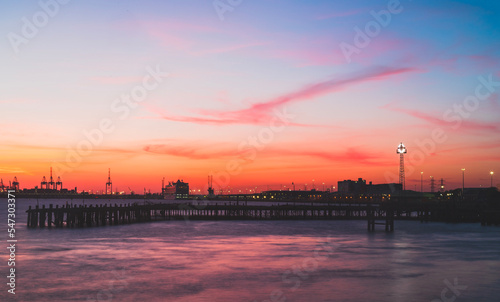 Sunset over the river in Southampton, UK © Emanuil
