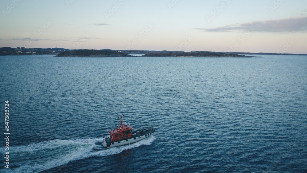 Naklejka premium A boat at sea
