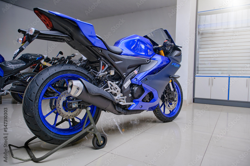 Yamaha cheap r15 showroom
