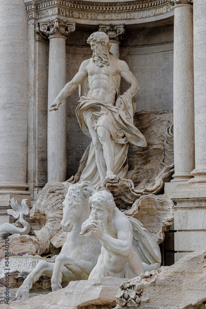 Fototapeta premium TREVI FOUNTAIN - OCEAN STATUE
