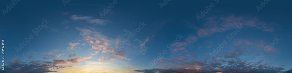 Obraz premium Dark blue twilight sky panorama with Cumulus clouds. Seamless hdr 360 panorama in spherical equiangular format. Full zenith or sky dome for 3D visualization, sky replacement for aerial drone panoramas