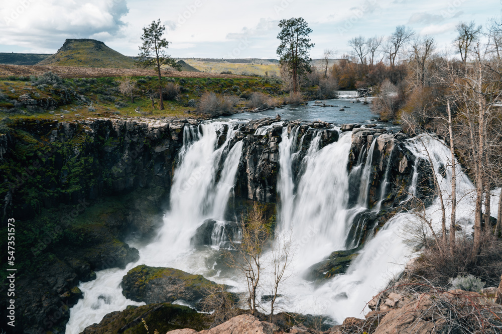 Obraz premium waterfall in the mountains