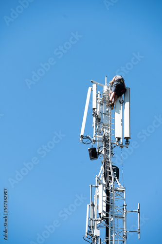 Servicearbeiten an einer Telekomantenne