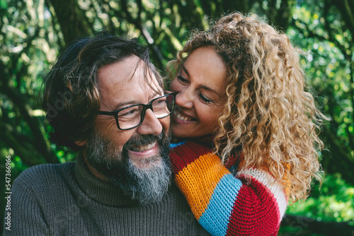 Foto Two person happy joyful couple man and woman hug and smile together with friendship and relationship