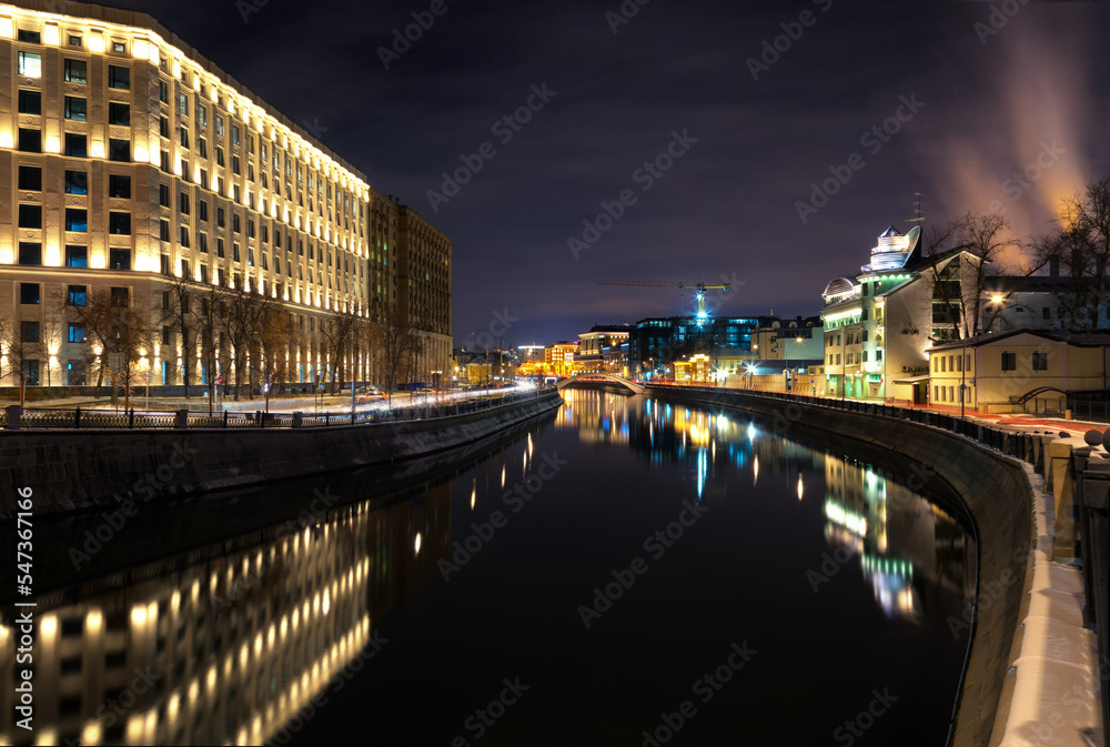 Fototapeta premium river at night