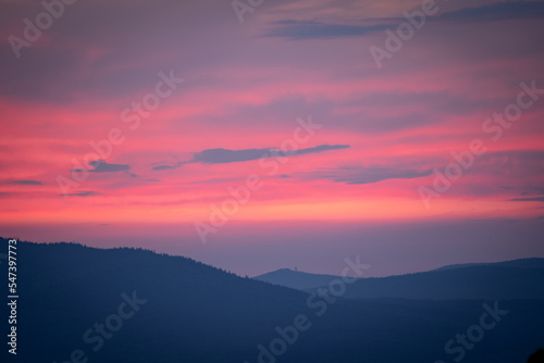 Sonnenaufgang im bayerischen Wald © Simon
