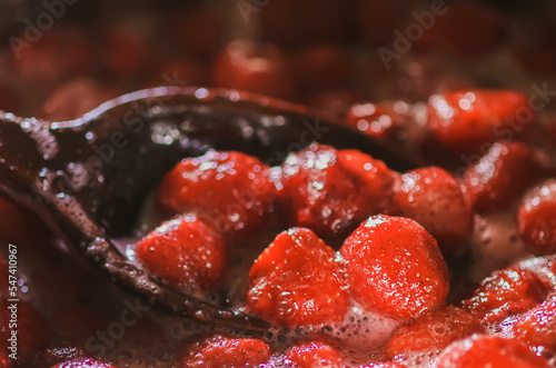 Strawberry jam oreparing process.