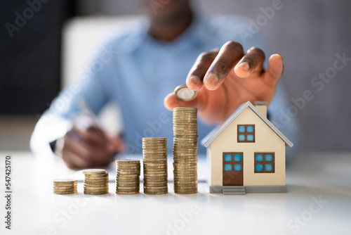 Bild auf Leinwand Real Estate Price