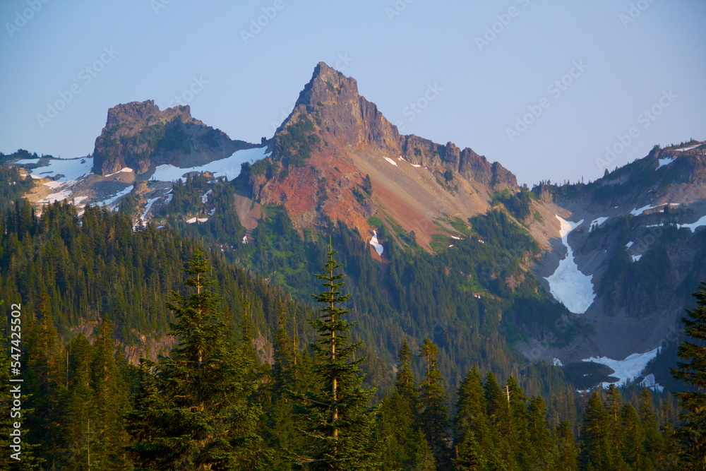 Fototapeta premium Looking at the mountain peek.