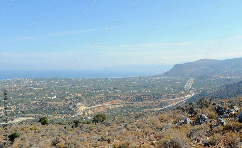 Le mont Pyrgia et le nord-est du dème de Chersonissos vus du sommet du mont Édéri en Crète