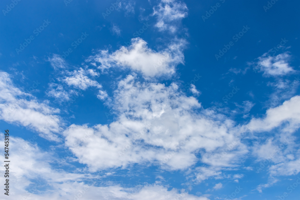 Fototapeta premium Beautiful bright blue sky and clouds background