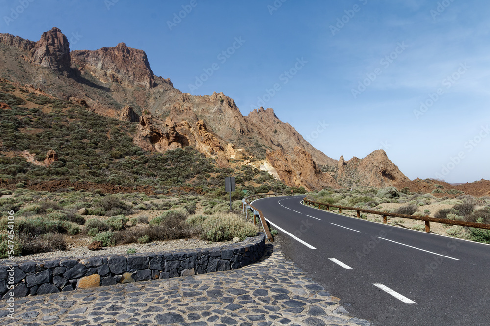 Droga na Teneryfie, w parku Narodowym Teide.