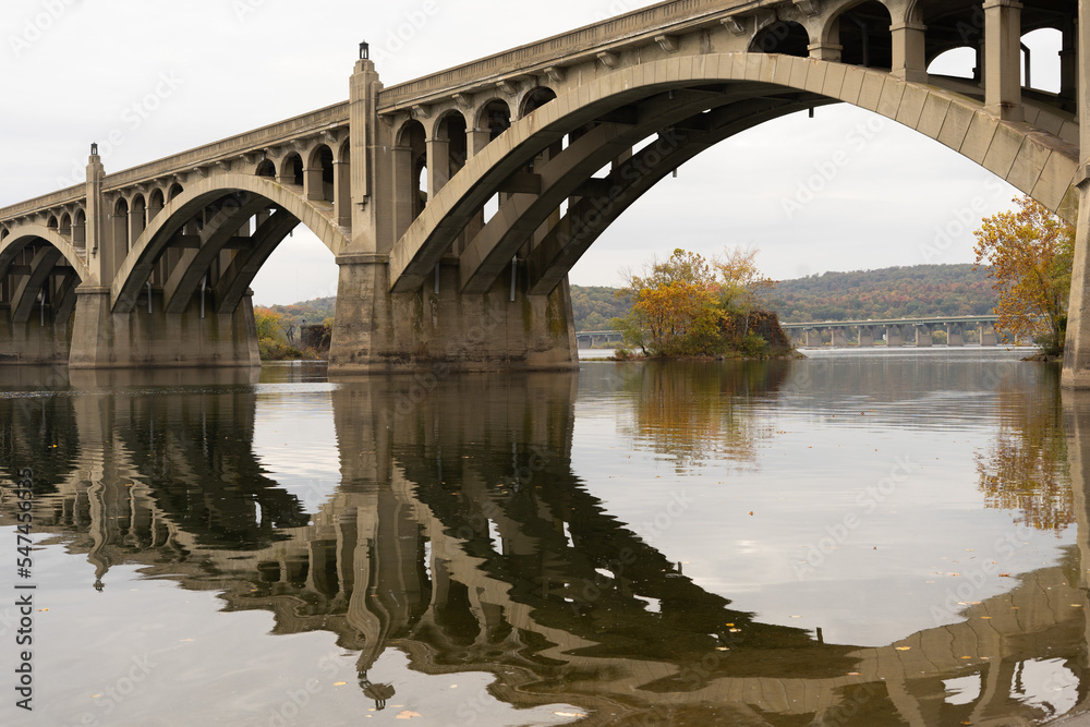 Fototapeta premium October 23, 2022 - Columbia, Pennsylvania - Veterans Memorial Bridge