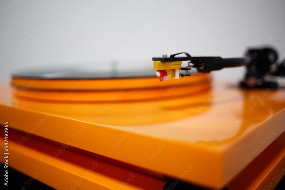 Hi fi turntables needle. Listen to music in high quality with
