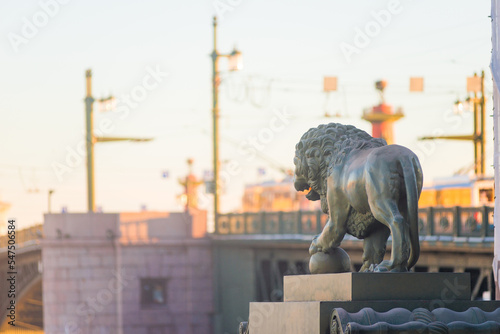 Tela Sculpture of a lion on the Admiralteiskaya embankment in St