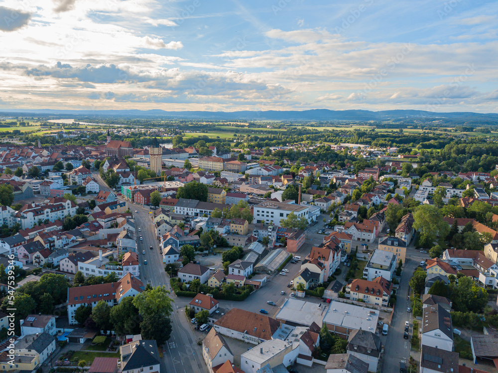 Luftaufnahme Stadt Straubing in Richtung Marktplatz und Donau