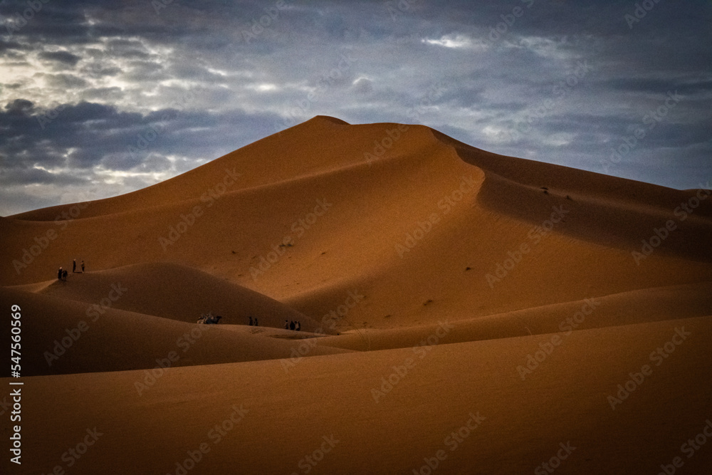 sunrise over sand dunes of erg chebbi, merzouga, morocco, desert, north africa