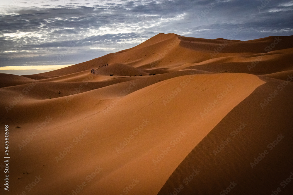 sunrise over sand dunes of erg chebbi, merzouga, morocco, desert, north africa
