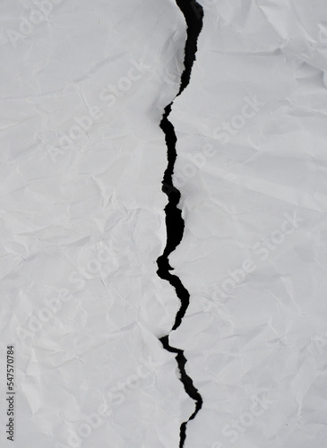 фотографія Vertical torn paper for overlay background