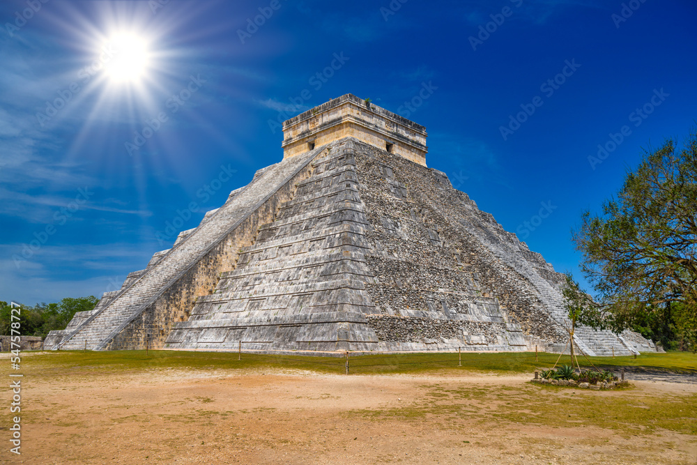 Temple Pyramid of Kukulcan El Castillo, Chichen Itza, Yucatan, Mexico, Maya civilization Temple Pyramid of Kukulcan El Castillo, Chichen Itza, Yucatan, Mexico, Maya civilization