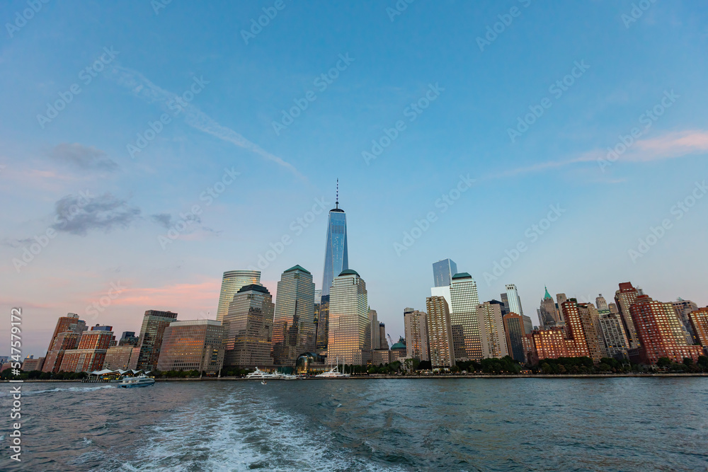 Fototapeta premium Sunset view of the New York City skyline