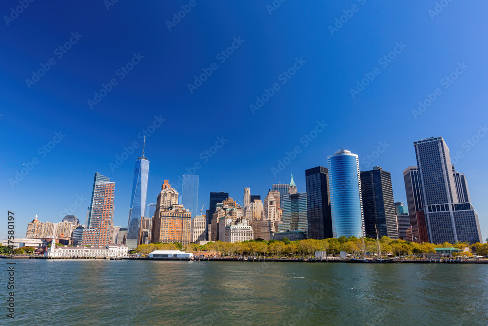 Obraz premium Sunny view of the New York City skyline