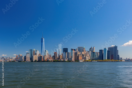 Sunny view of the New York City skyline © Kit Leong
