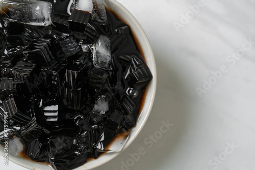 Black grass jelly with ice © topntp