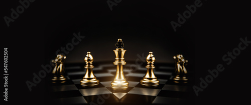 Tableau sur toile King chess pieces stand leader with team concepts of challenge or business teamwork volunteer or wining and leadership strategic plan and risk management or team player