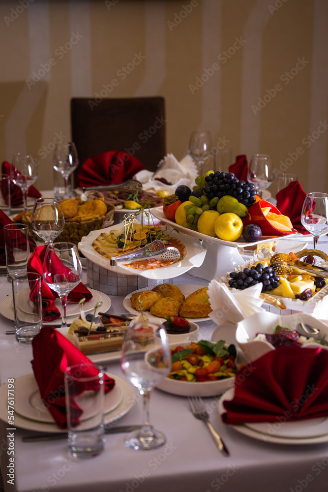 Fototapeta premium the table in the room is set in red tones with food for the holiday