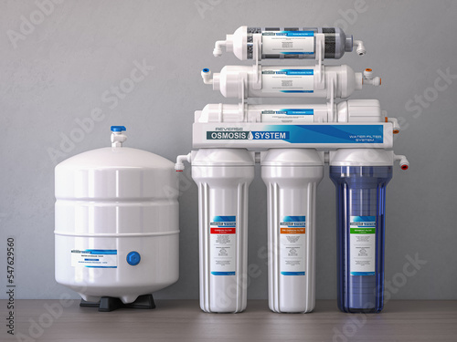Foto Reverse osmosis water purification system isolaterd on a kitchen table