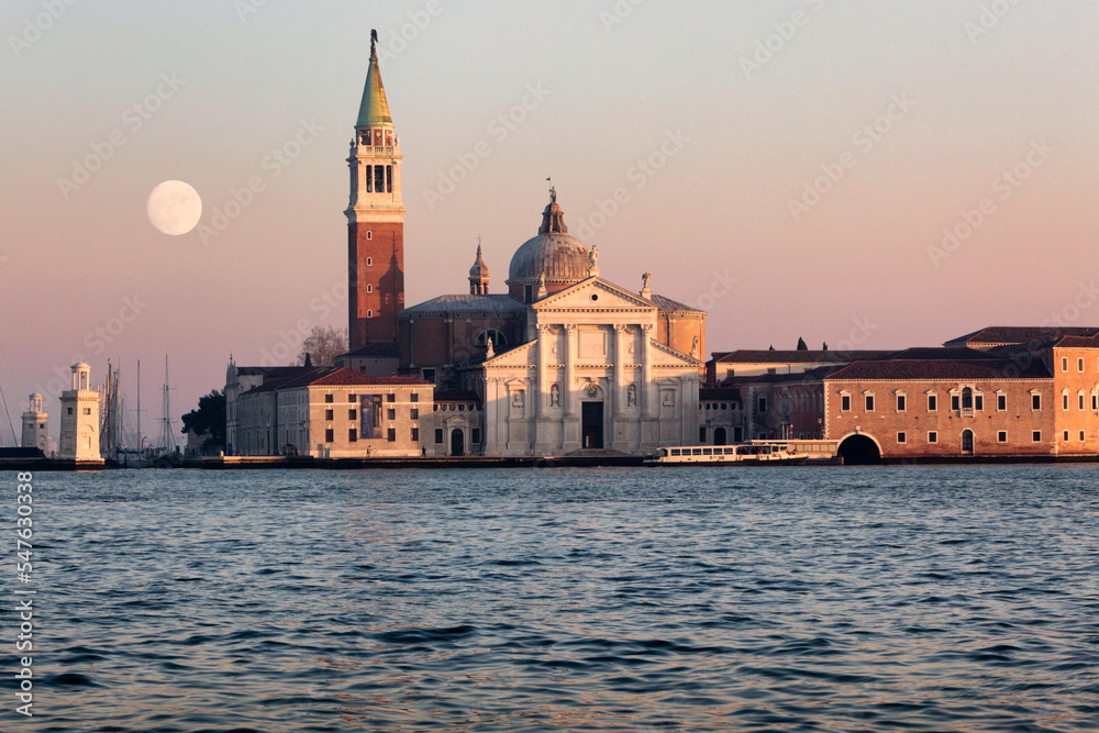 Venezia. San Giorgio Maggiore in Isola con la luna
