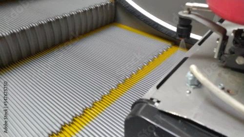 escalator cleaning machine
