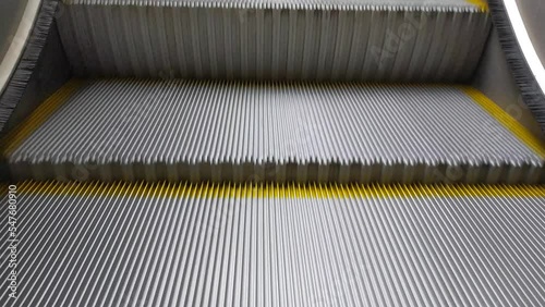 escalator cleaning machine