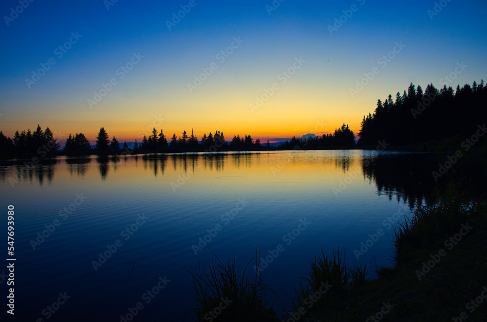 Fototapeta premium sunrise over the lake