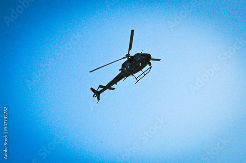 Fototapeta Naklejka Na Ścianę i Meble -  Helicóptero do exército