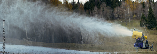 Innevamento artificiale sulle piste da sci photo