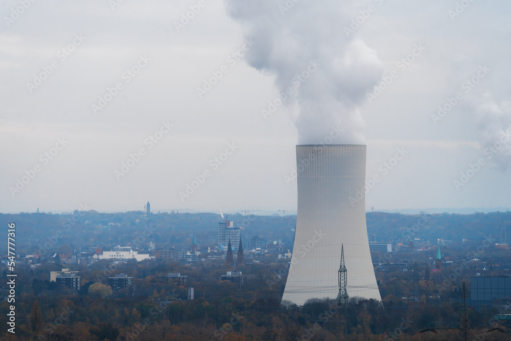 Ruhrgebiet: Kühlturm eines Kraftwerks
