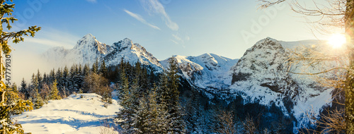 Winter landscape of Tatra peaks in Poland © Piotr Wojtkowski