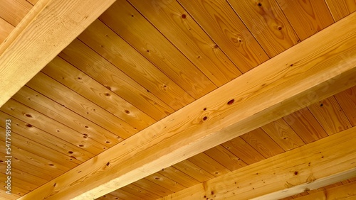 Holzdach bei Holzhaus