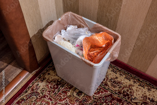 Fotografi Domestic household waste bin full of kitchen waste